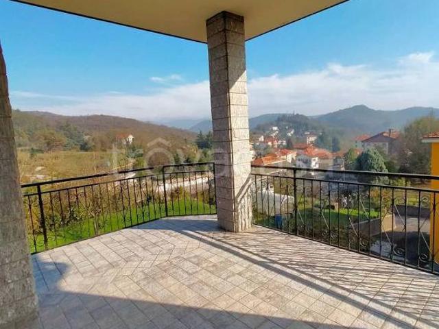 Vendesi villa singola a Carcare