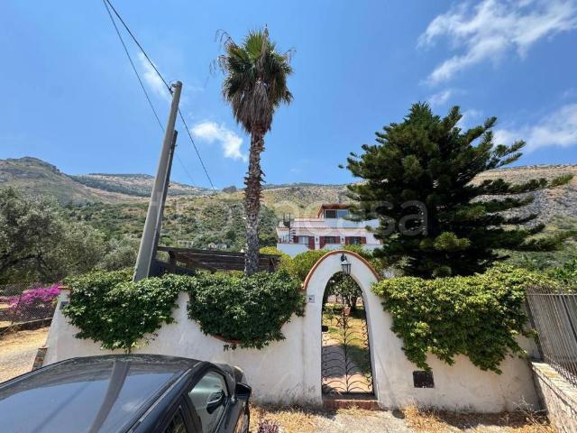 Vendesi villa singola a Carini via Enrico Berlinguer