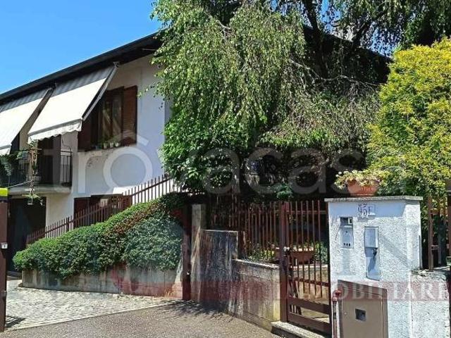 Vendesi villa singola a Carnago