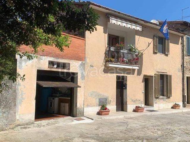 Vendesi villa singola a Castel del Piano