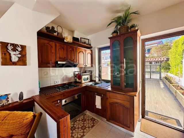 Vendesi villa singola a Castel di Sangro via Sulmona, 4