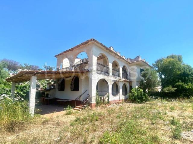 Vendesi villa singola a Castel Volturno