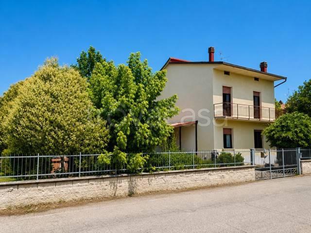 Vendesi villa singola a Castiglione del Lago via Giosuè Carducci