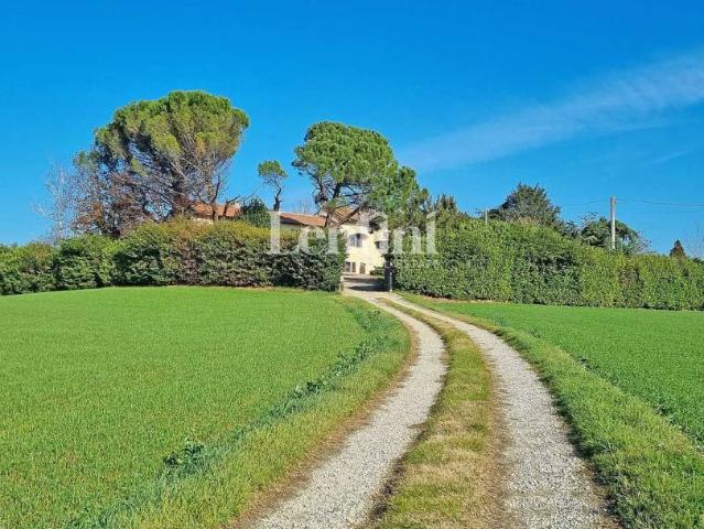 Vendesi villa singola a Casale Monferrato, Roncaglia