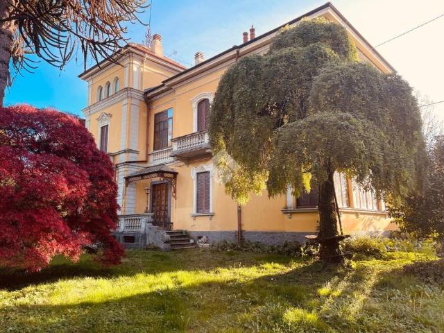 Vendesi villa singola a Casapinta via Roma, 9