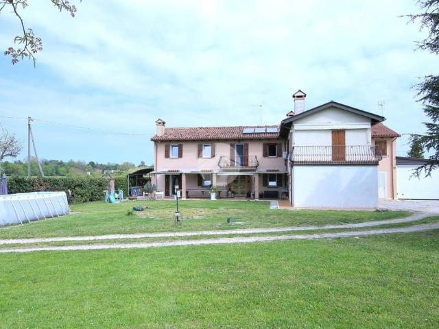 Vendesi villa singola a Casier strada Nenzi
