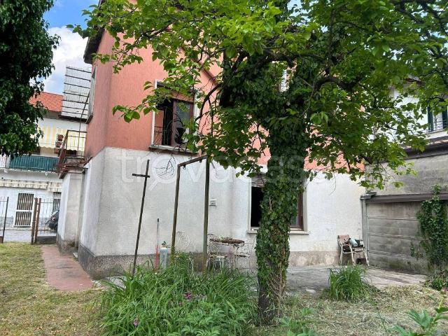 Vendesi villa singola a Cassano Magnago via Arrigo Boito, 16