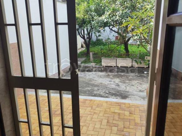 Vendesi villa singola a Catania piazza Maria Montessori, Ferrarotto Acquedotto Greco