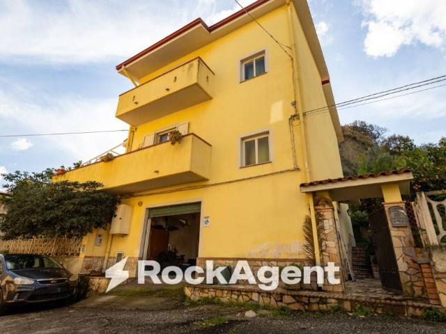 Vendesi villa singola a Catanzaro via Angitola, 56, Santa Maria