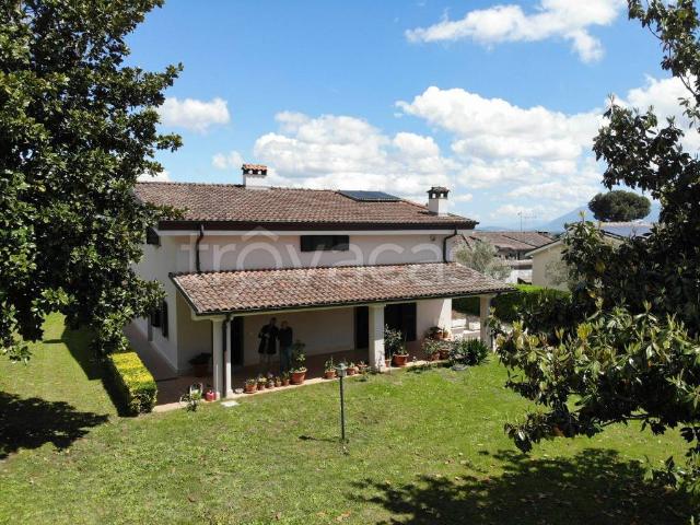 Vendesi villa singola a Cave