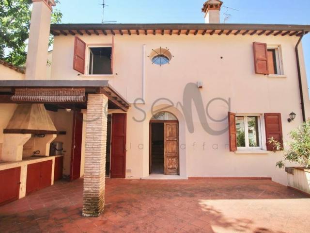 Vendesi villa singola a Cesena via Pier Maria Caporali, Centro città