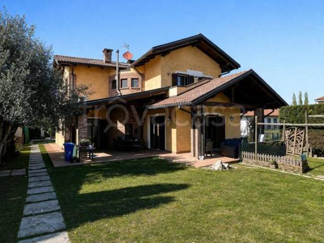 Vendesi villa singola a Chieri
