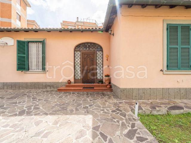 Vendesi villa singola a Ciampino via Fiume