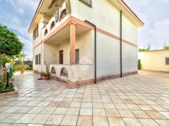 Vendesi villa singola a Civitavecchia via San Gordiano