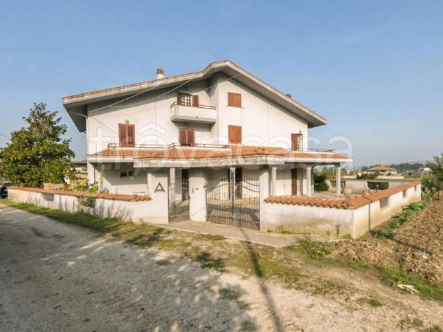 Vendesi villa singola a Congiunti, Collecorvino