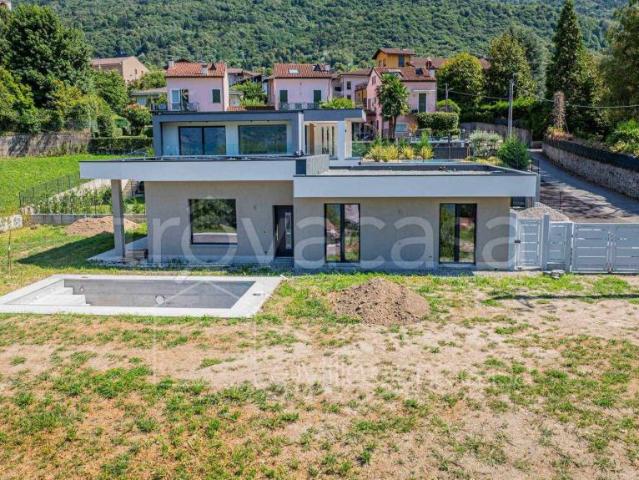 Vendesi villa singola a Colico via Perlino