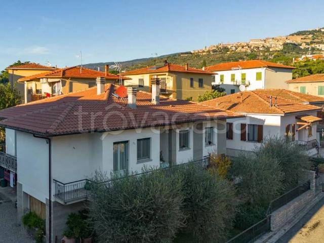 Vendesi villa singola a Cortona via Lauretana, 22