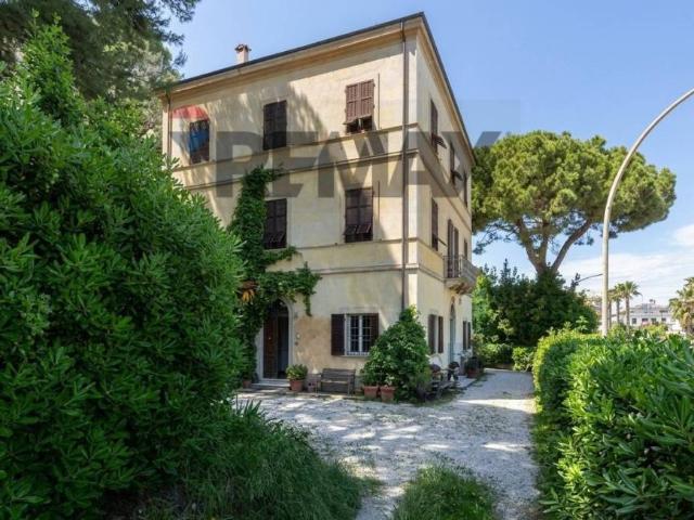 Vendesi villa singola a Cupra Marittima viale Stazione, 4