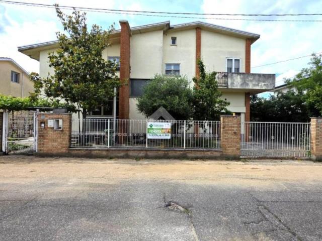 Vendesi villa singola a Curtatone via XX Settembre, 13