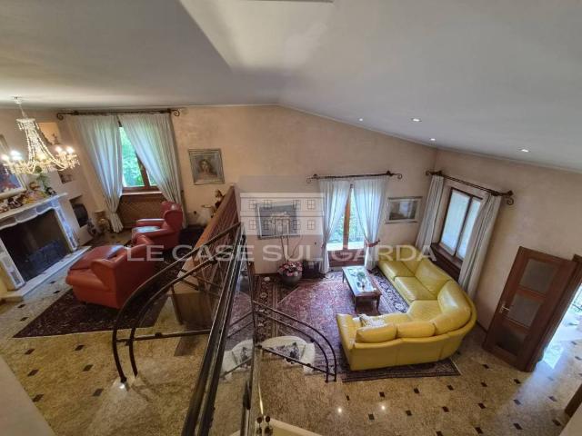 Vendesi villa singola a Desenzano del Garda via Bergamo, 7