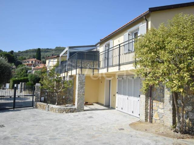 Vendesi villa singola a Diano Marina
