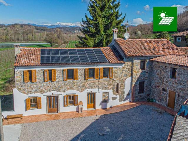 Vendesi villa singola a Dolegna del Collio