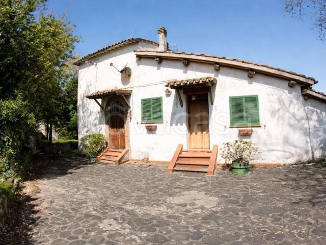 Vendesi villa singola a Fabriano