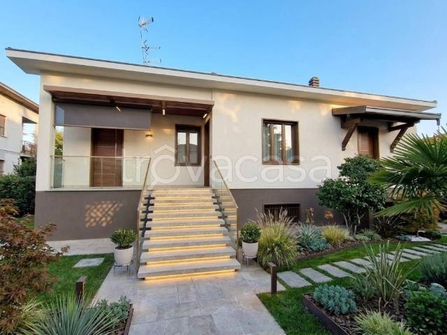 Vendesi villa singola a Fagnano Olona via Milazzo, 23