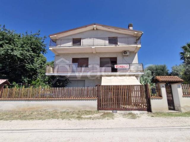 Vendesi villa singola a Fara in Sabina, Campo Maggiore
