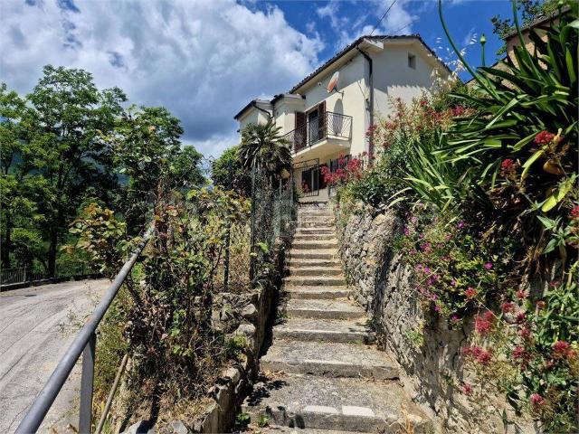 Vendesi villa singola a Farindola via Guglielmo Marconi 52