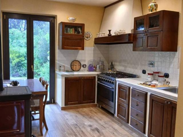 Vendesi villa singola a Figline e Incisa Valdarno