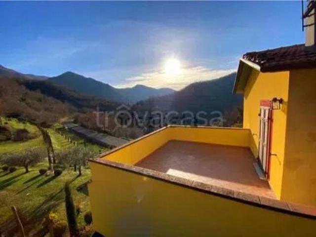 Vendesi villa singola a Fivizzano