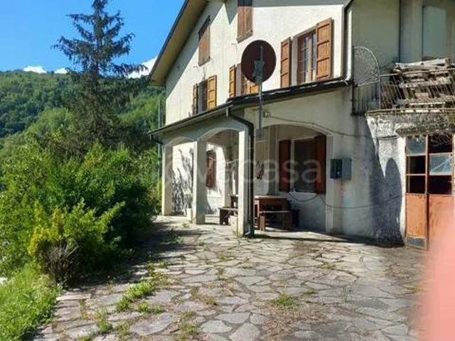 Vendesi villa singola a Fivizzano