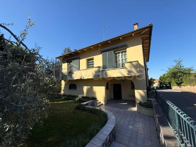 Vendesi villa singola a Foiano della Chiana viale Umberto I
