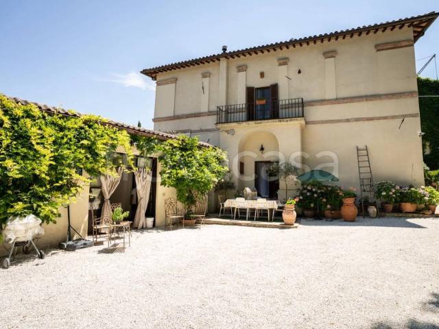 Vendesi villa singola a Foligno