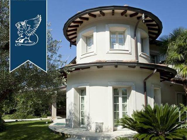 Vendesi villa singola a Forte dei Marmi