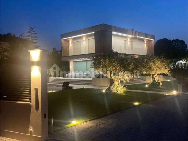Vendesi villa singola a Forte dei Marmi via dell'Acqua, 140
