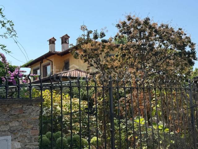 Vendesi villa singola a Forte dei Marmi via Pietro Mascagni