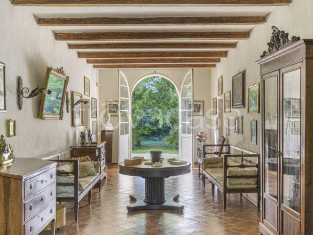 Vendesi villa singola a Forlì via Brugnola, Roncadello