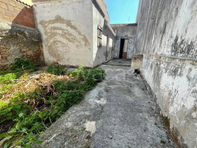 Vendesi villa singola a Floridia