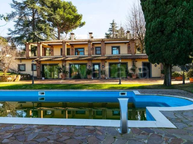 Vendesi villa singola a Frascati