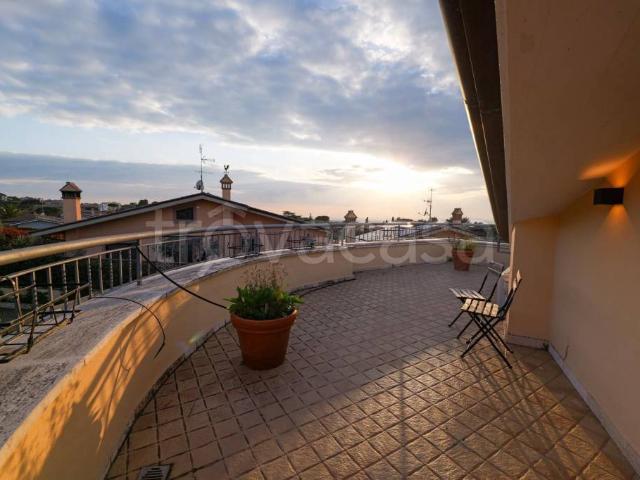 Vendesi villa singola a Frascati viale Enrico Fermi, 38