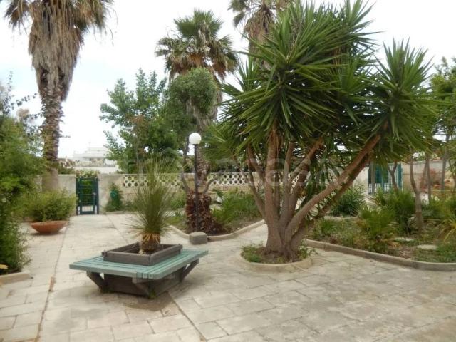 Vendesi villa singola a Giovinazzo strada Statale Adriatica