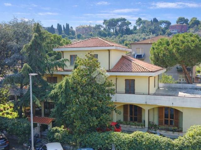 Vendesi villa singola a Giulianova via Sabotino, 56