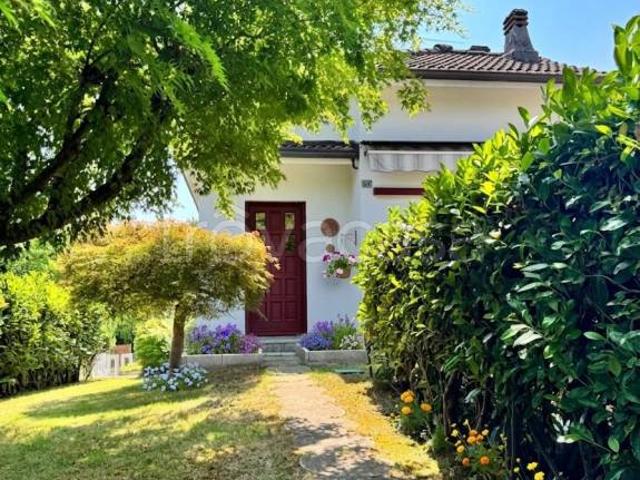 Vendesi villa singola a Godiasco Salice Terme viale Giuseppe Verdi, 23, Salice Terme