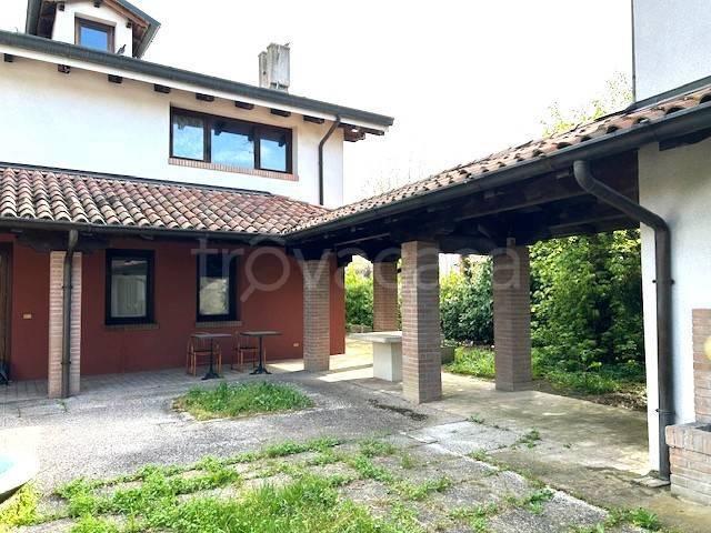 Vendesi villa singola a Gorgo al Monticano, Cavalier