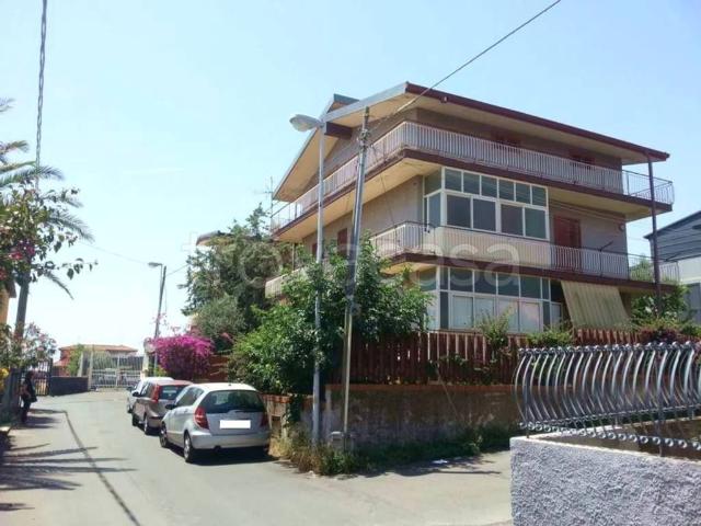 Vendesi villa singola a Gravina di Catania via Salvo d'Acquisto, 24