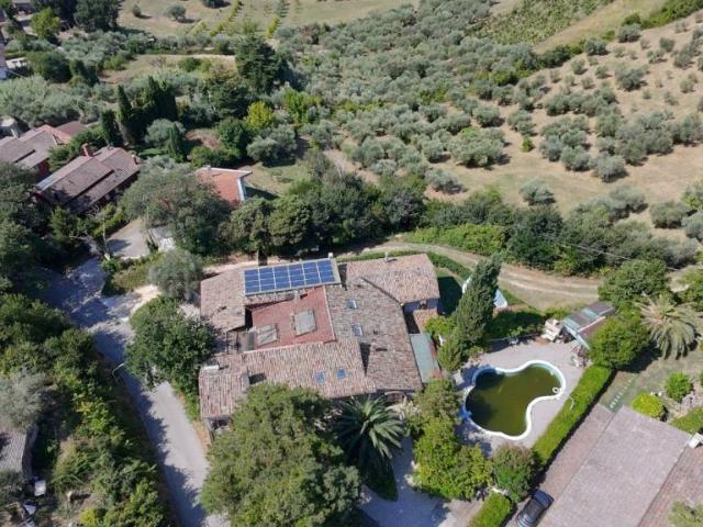 Vendesi villa singola a Gradara, Granarola