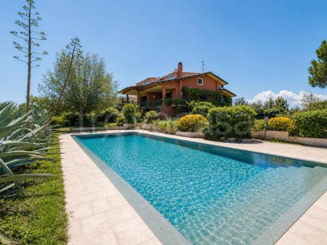 Vendesi villa singola a Gradara strada Pirano