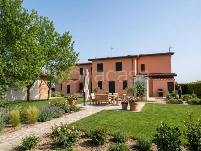 Vendesi villa singola a Imola via Selice Provinciale